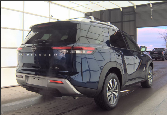 2025 Nissan Pathfinder SL