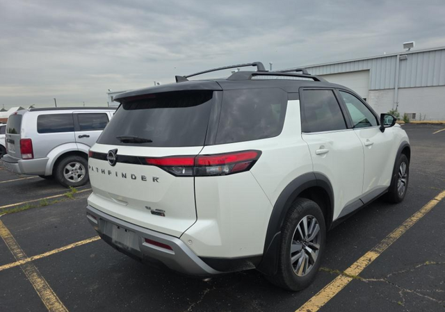 2023 Nissan Pathfinder SL