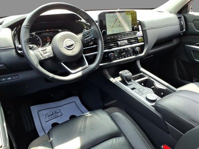 2023 Nissan Pathfinder SL