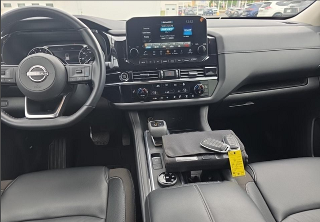 2023 Nissan Pathfinder SL