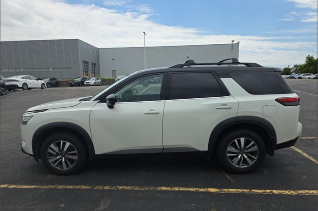 2023 Nissan Pathfinder SL