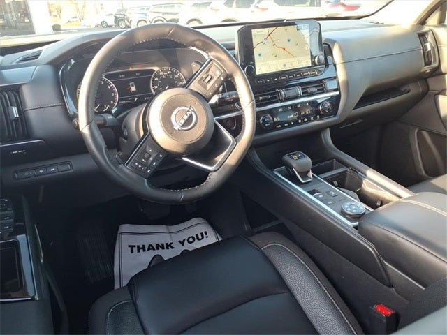 2023 Nissan Pathfinder SL