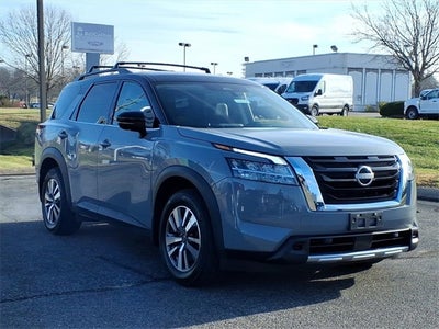 2023 Nissan Pathfinder SL