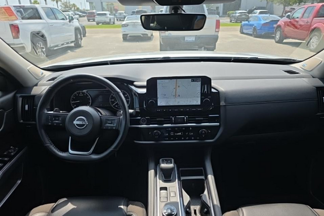 2024 Nissan Pathfinder SL