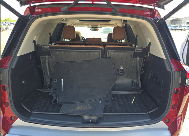 2025 Nissan Pathfinder Platinum