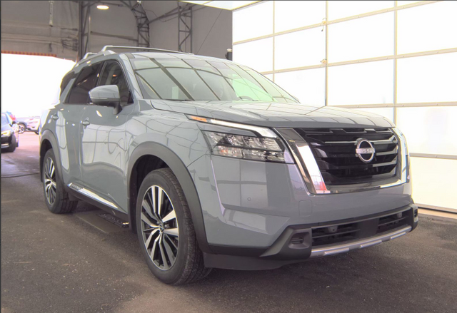 2025 Nissan Pathfinder Platinum