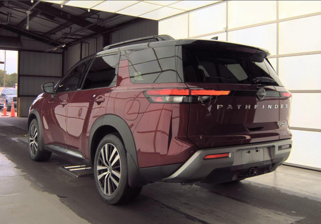 2024 Nissan Pathfinder Platinum