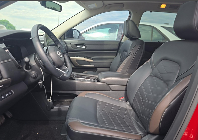 2024 Nissan Pathfinder Platinum