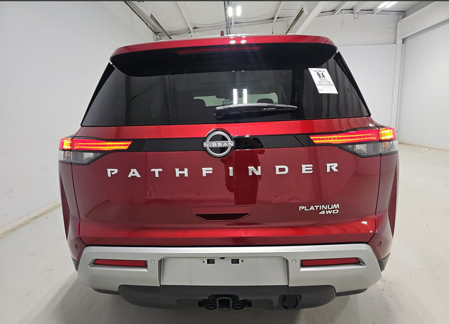 2025 Nissan Pathfinder Platinum