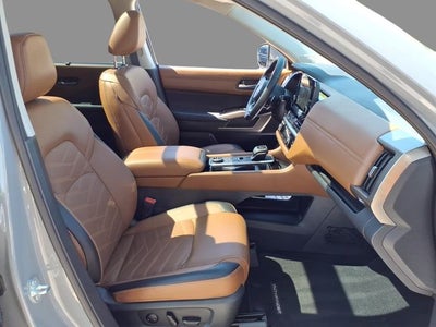 2025 Nissan Pathfinder Platinum
