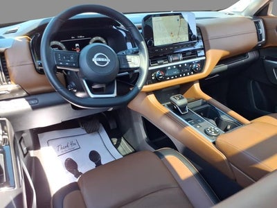 2025 Nissan Pathfinder Platinum