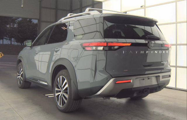 2025 Nissan Pathfinder Platinum