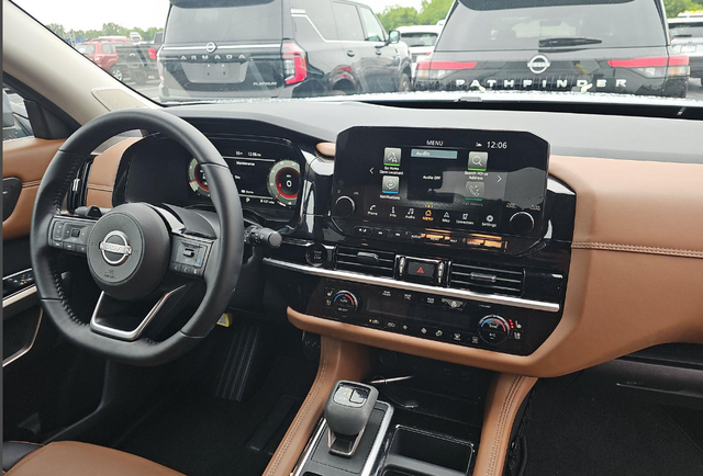 2025 Nissan Pathfinder Platinum