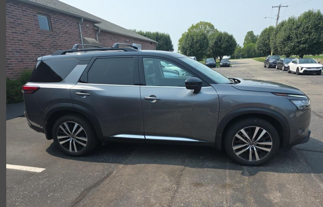 2024 Nissan Pathfinder Platinum