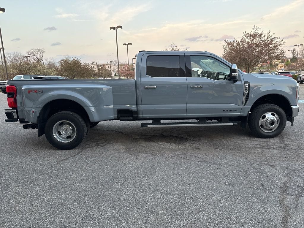 2025 Ford F-350SD Lariat DRW