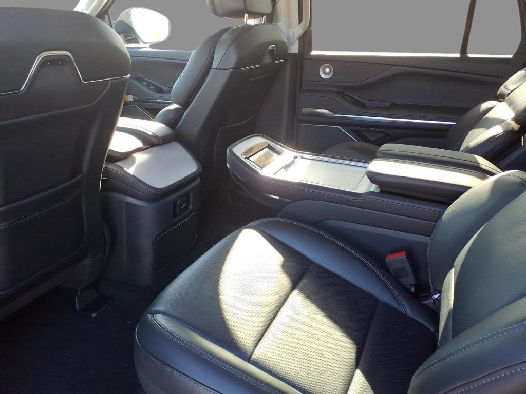 2027 Lincoln Navigator Reserve