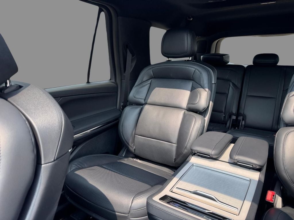 2027 Lincoln Navigator L Reserve