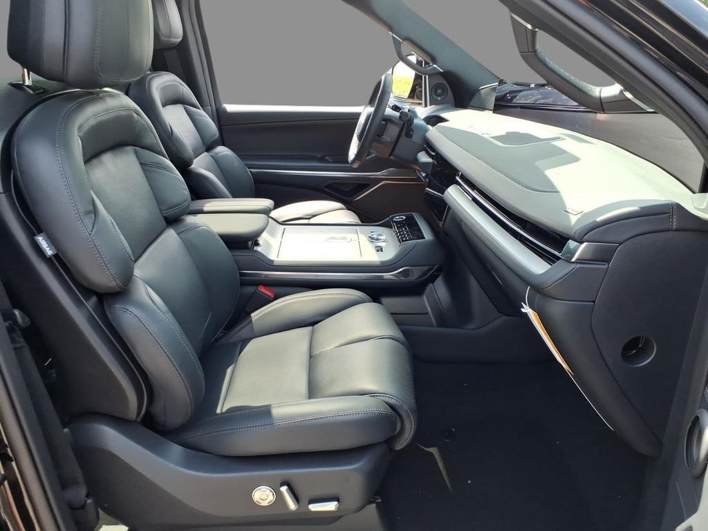 2027 Lincoln Navigator L Reserve