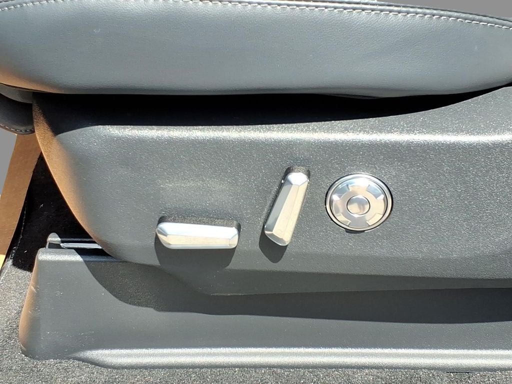 2027 Lincoln Navigator L Reserve