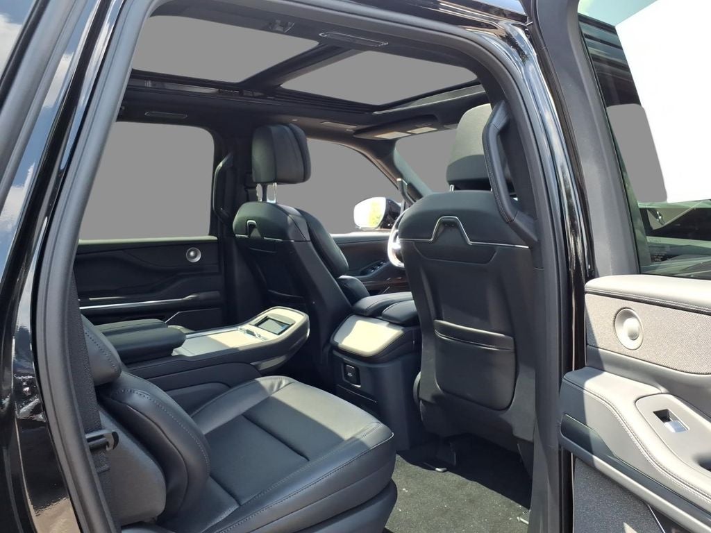 2027 Lincoln Navigator L Reserve