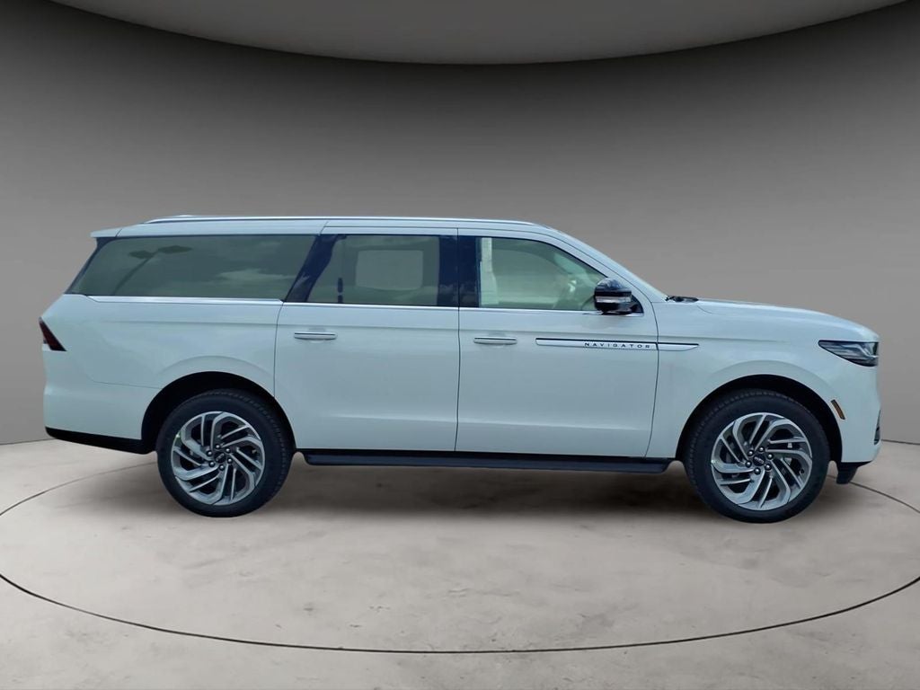 2027 Lincoln Navigator L Premiere