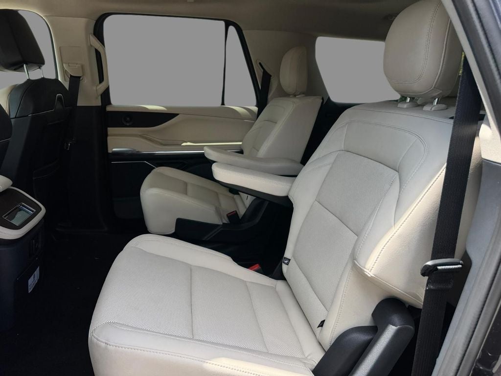 2027 Lincoln Navigator L Premiere