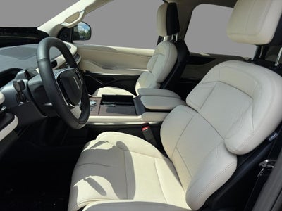2027 Lincoln Navigator L Premiere