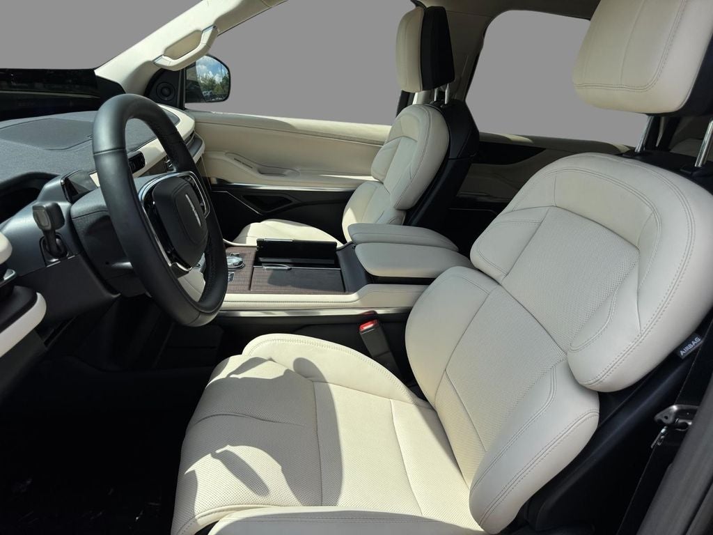 2027 Lincoln Navigator L Premiere