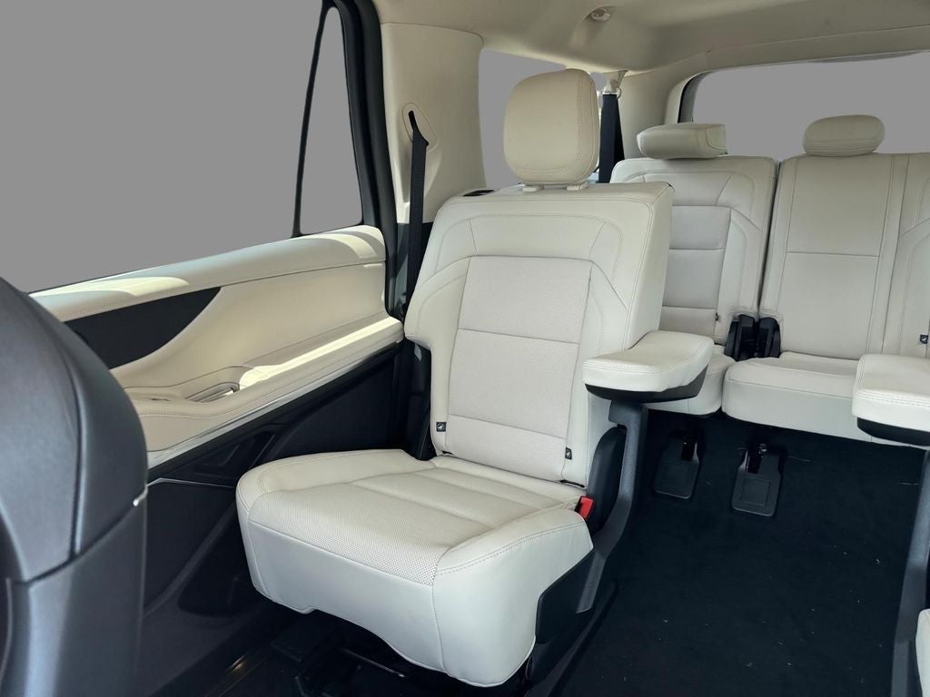 2027 Lincoln Navigator L Premiere