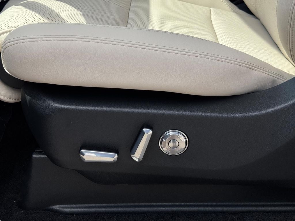 2027 Lincoln Navigator L Premiere