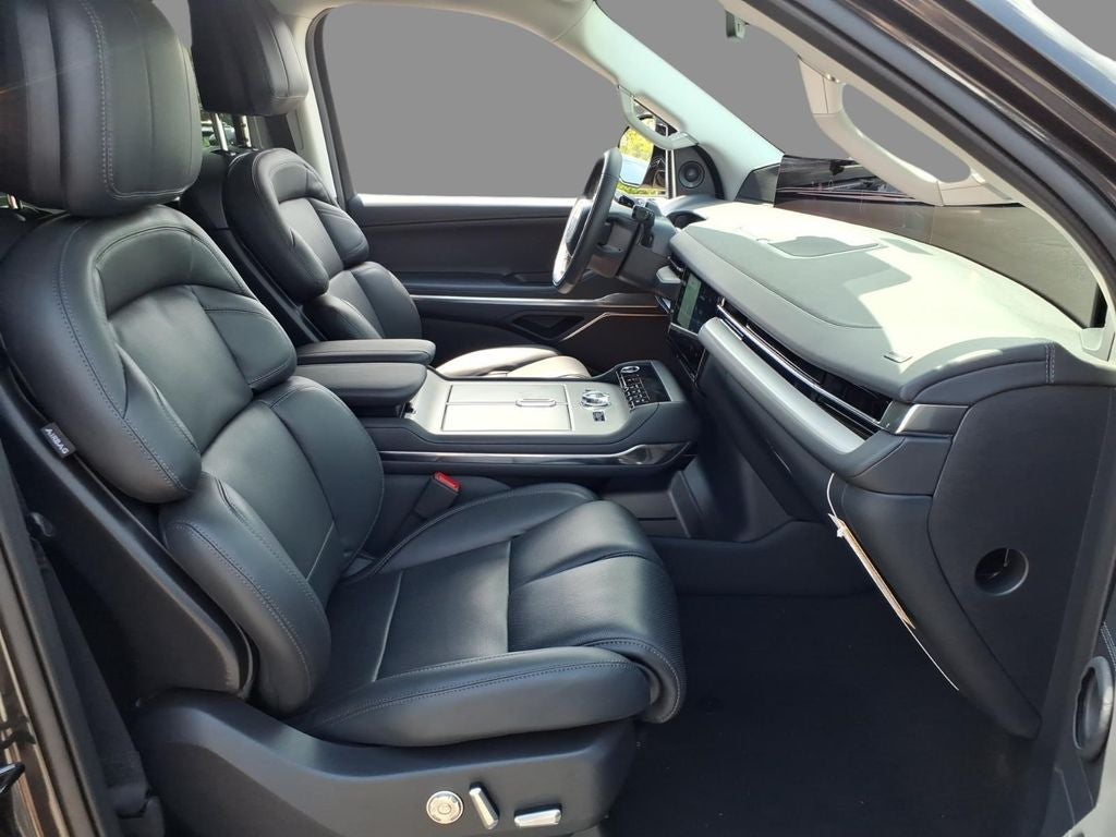 2027 Lincoln Navigator L Premiere