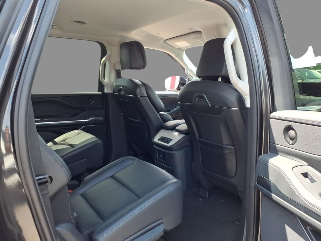 2027 Lincoln Navigator L Premiere