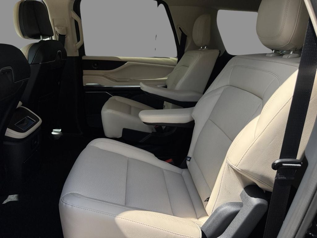 2027 Lincoln Navigator L Premiere