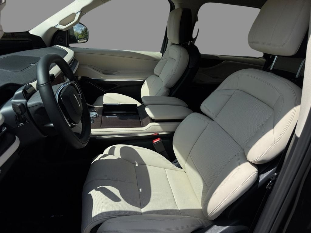 2027 Lincoln Navigator L Premiere