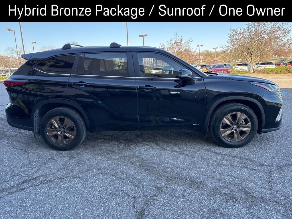 2023 Toyota Highlander Hybrid Bronze Edition