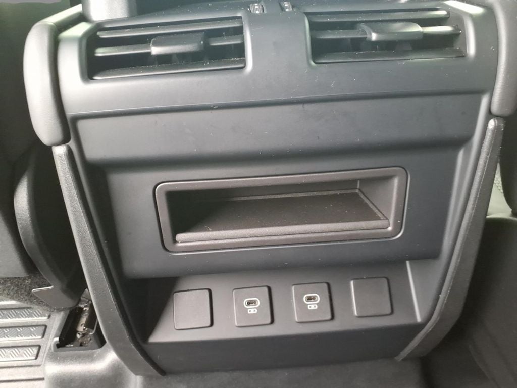 2025 Land Rover Defender 110 X-Dynamic SE