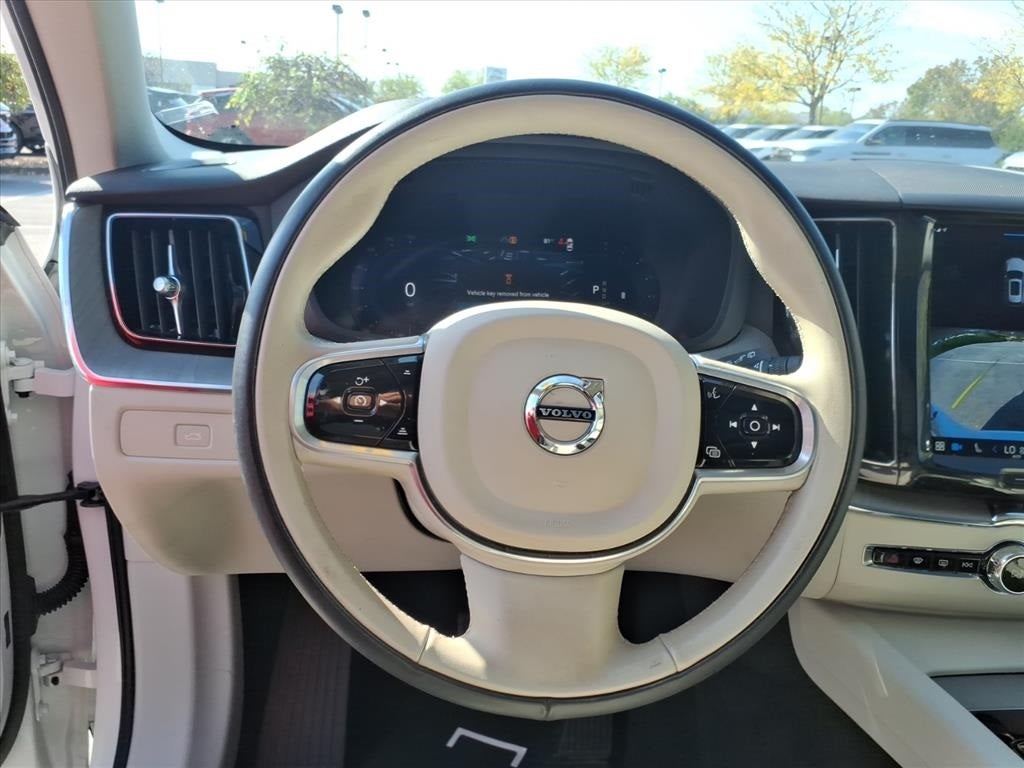 2023 Volvo XC60 B5 Plus Bright Theme