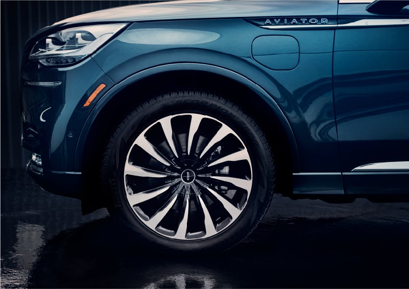 The 2023 Lincoln Aviator® Black Label Grand Touring model with unique 12-spoke wheel | Bill Collins Lincoln of Louisville in Louisville KY