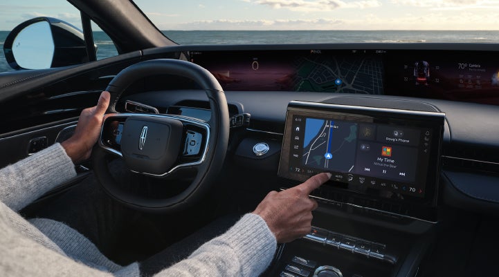 The driver of a 2025 Lincoln Nautilus® SUV interacts with the new Lincoln Digital Experience. | Bill Collins Lincoln of Louisville in Louisville KY