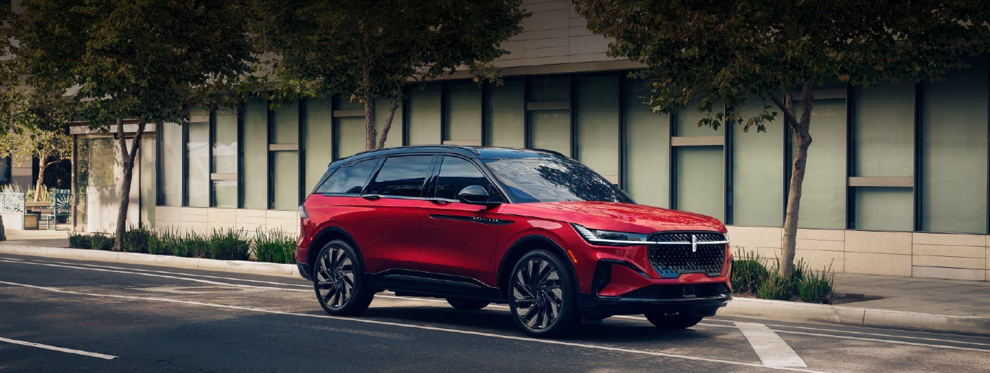 A 2025 Lincoln Nautilus® SUV with an available hybrid powertrain is parked in an urban setting. | Bill Collins Lincoln of Louisville in Louisville KY