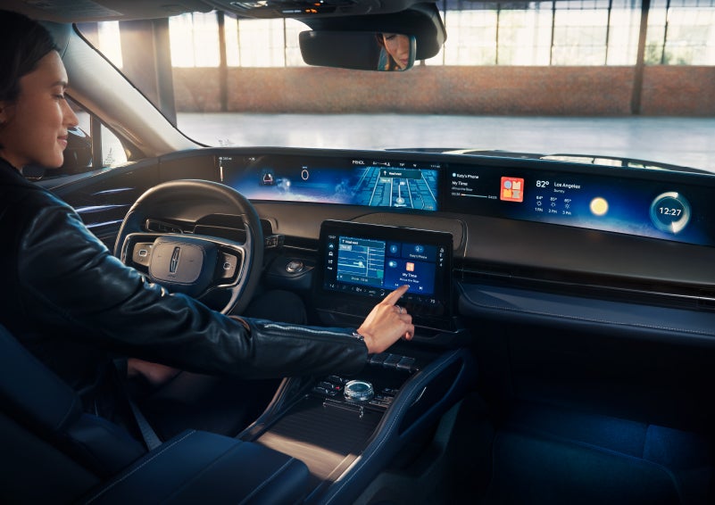 The driver of a 2025 Lincoln Nautilus® SUV interacts with the center touchscreen. | Bill Collins Lincoln of Louisville in Louisville KY