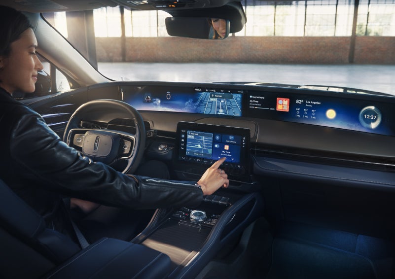 The driver of a 2026 Lincoln Nautilus® SUV interacts with the center touchscreen. | Bill Collins Lincoln of Louisville in Louisville KY