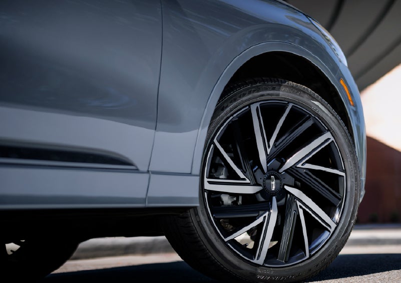 The wheel of the 2027 Lincoln Aviator® Black Label™ SUV is shown slightly angled out. | Bill Collins Lincoln of Louisville in Louisville KY