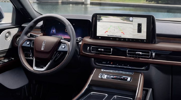 The backup camera of the 2027 Lincoln Aviator® SUV is displayed on screen. | Bill Collins Lincoln of Louisville in Louisville KY