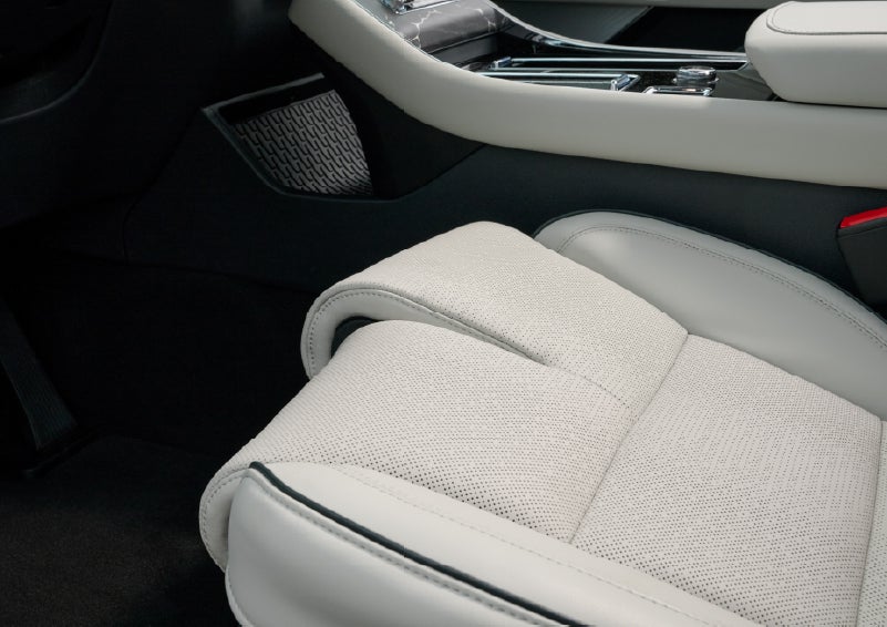 The front passenger Perfect Position seat is shown with the thigh extender adjusted.| Bill Collins Lincoln of Louisville in Louisville KY